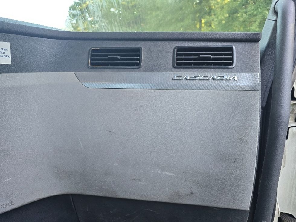 Day Cab Tractor-Heavy Duty Tractors-Freightliner-2020-T11664ST-Gainesville-GA-407,883\n\t\tmiles-$ 53,250 - Image 13