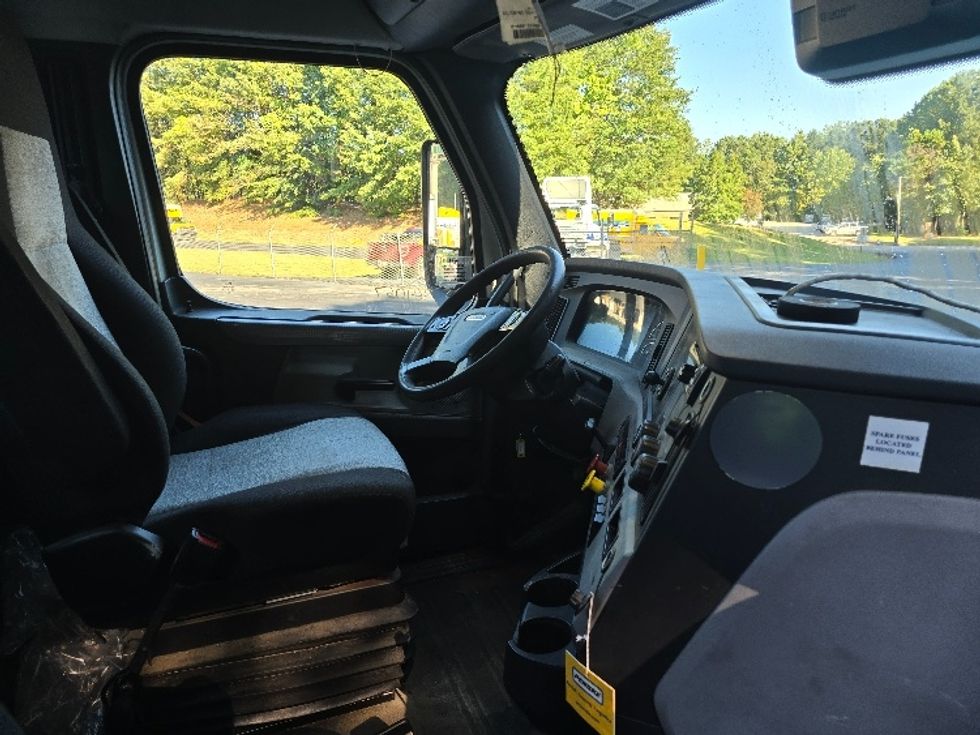 Day Cab Tractor-Heavy Duty Tractors-Freightliner-2020-T11664ST-Gainesville-GA-407,883\n\t\tmiles-$ 53,250 - Image 14