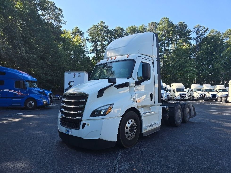 Day Cab Tractor-Heavy Duty Tractors-Freightliner-2020-T11664ST-Gainesville-GA-407,883\n\t\tmiles-$ 53,250 - Image 3