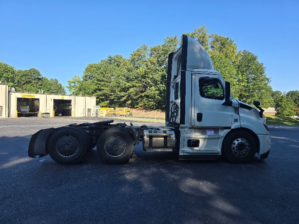 Day Cab Tractor-Heavy Duty Tractors-Freightliner-2020-T11664ST-Gainesville-GA-407,883\n\t\tmiles-$ 53,250 - Image 8