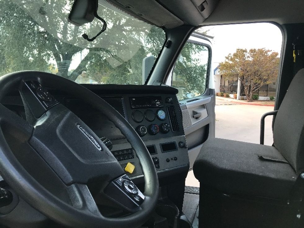 Day Cab Tractor-Heavy Duty Tractors-Freightliner-2020-T11664ST-Garland-TX-171,100\n\t\tmiles-$ 65,250 - Image 10