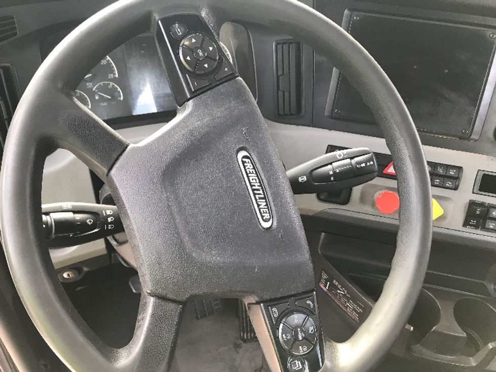 Day Cab Tractor-Heavy Duty Tractors-Freightliner-2020-T11664ST-Garland-TX-171,100\n\t\tmiles-$ 65,250 - Image 11