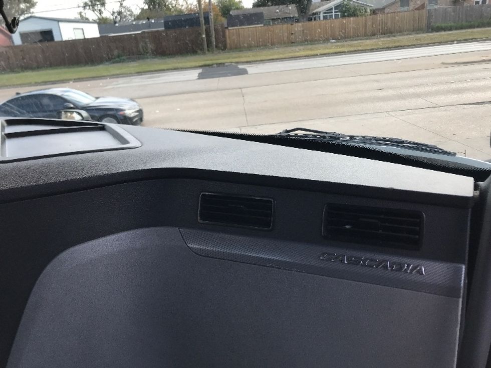 Day Cab Tractor-Heavy Duty Tractors-Freightliner-2020-T11664ST-Garland-TX-171,100\n\t\tmiles-$ 65,250 - Image 13