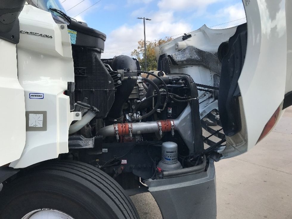 Day Cab Tractor-Heavy Duty Tractors-Freightliner-2020-T11664ST-Garland-TX-171,100\n\t\tmiles-$ 65,250 - Image 15