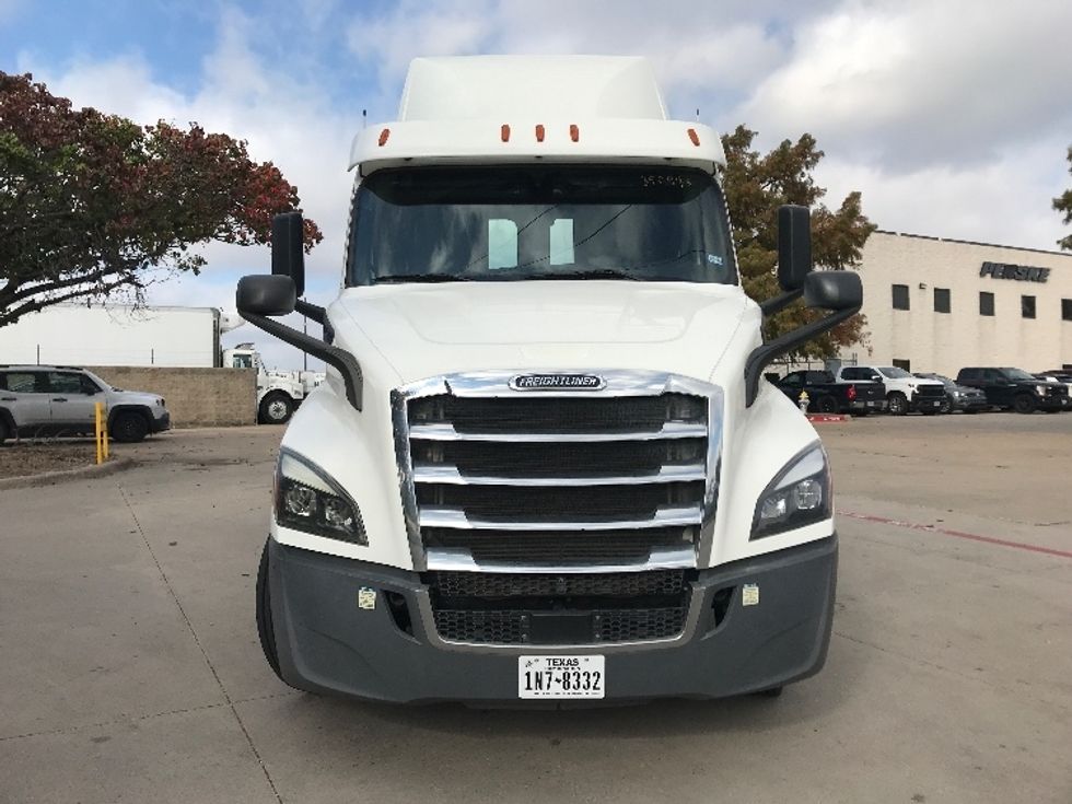Day Cab Tractor-Heavy Duty Tractors-Freightliner-2020-T11664ST-Garland-TX-171,100\n\t\tmiles-$ 65,250 - Image 2