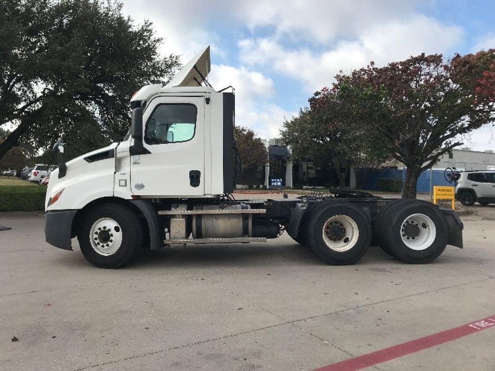 Day Cab Tractor-Heavy Duty Tractors-Freightliner-2020-T11664ST-Garland-TX-171,100\n\t\tmiles-$ 65,250 - Image 4