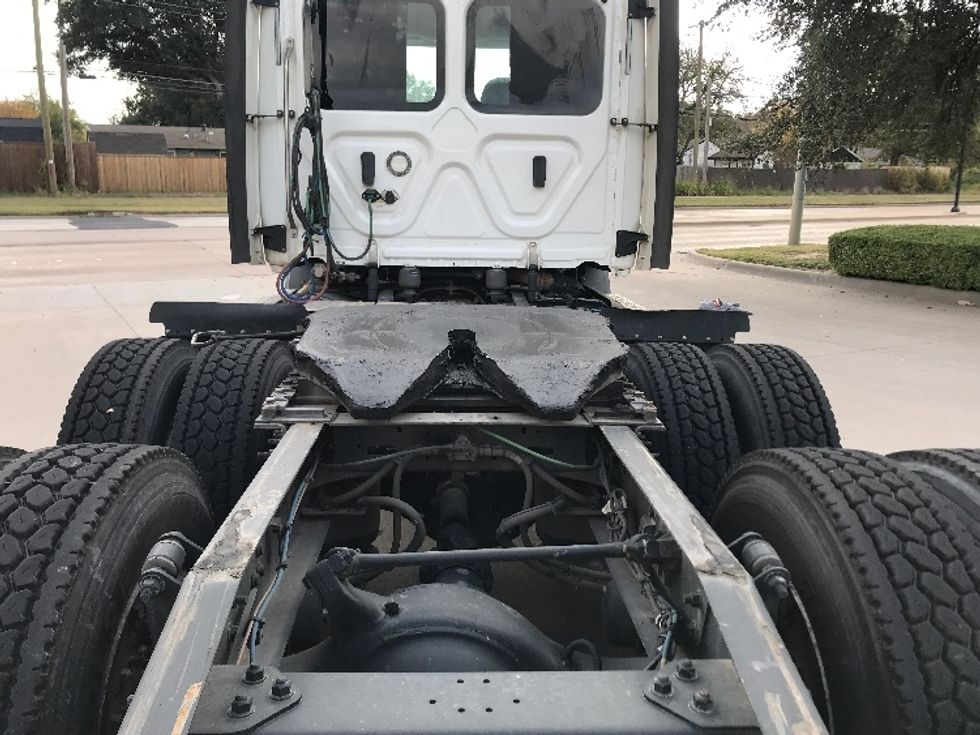 Day Cab Tractor-Heavy Duty Tractors-Freightliner-2020-T11664ST-Garland-TX-171,100\n\t\tmiles-$ 65,250 - Image 6