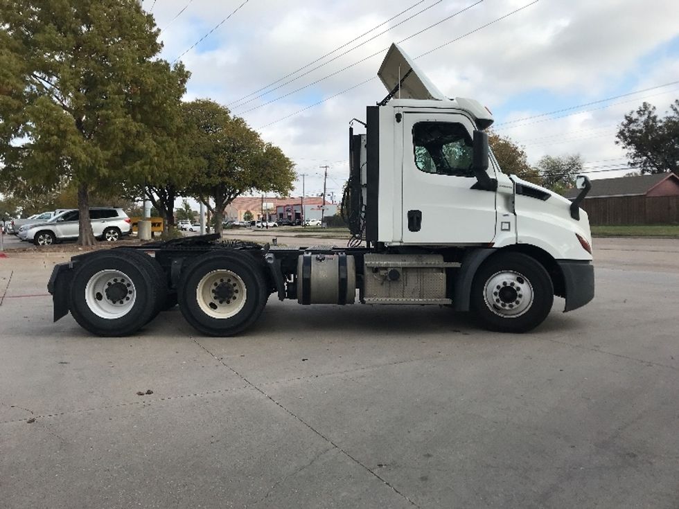Day Cab Tractor-Heavy Duty Tractors-Freightliner-2020-T11664ST-Garland-TX-171,100\n\t\tmiles-$ 65,250 - Image 8