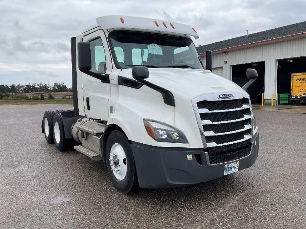 Day Cab Tractor-Heavy Duty Tractors-Freightliner-2020-T11664ST-Gaylord-MI-185,576\n\t\tmiles-$ 59,000 - Image 1