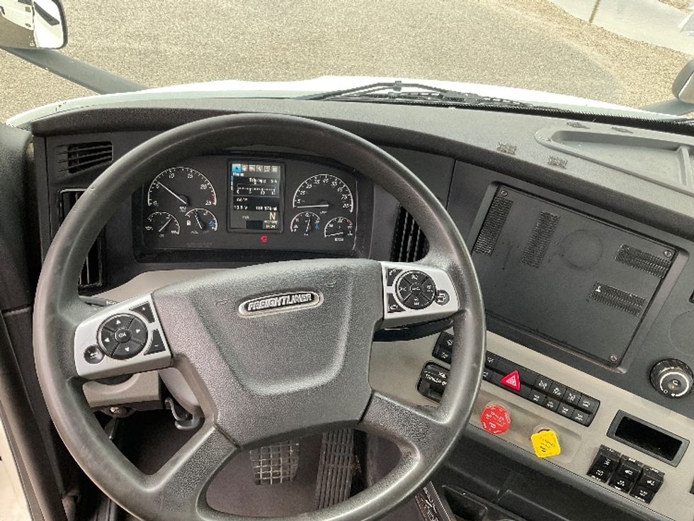 Day Cab Tractor-Heavy Duty Tractors-Freightliner-2020-T11664ST-Gaylord-MI-185,576\n\t\tmiles-$ 59,000 - Image 11
