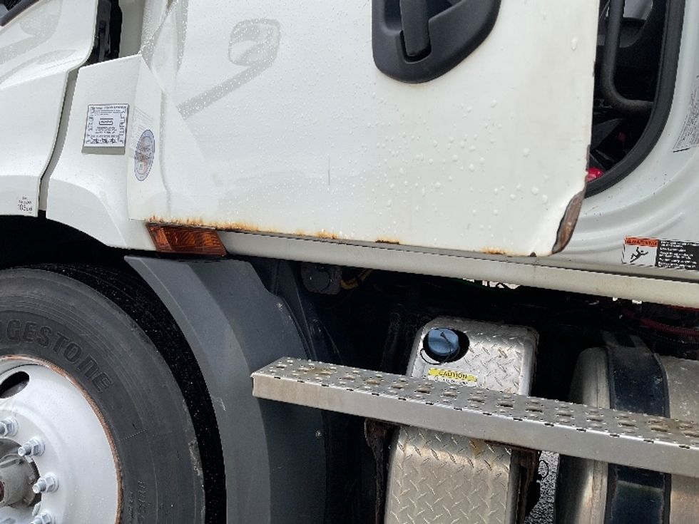 Day Cab Tractor-Heavy Duty Tractors-Freightliner-2020-T11664ST-Gaylord-MI-185,576\n\t\tmiles-$ 59,000 - Image 17
