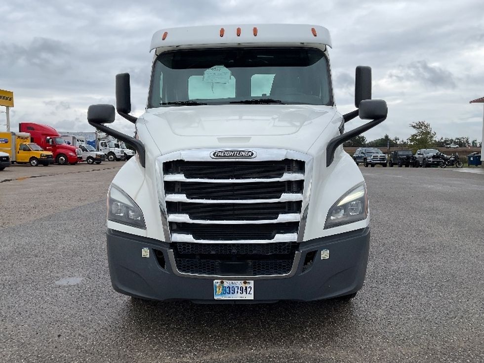 Day Cab Tractor-Heavy Duty Tractors-Freightliner-2020-T11664ST-Gaylord-MI-185,576\n\t\tmiles-$ 59,000 - Image 2