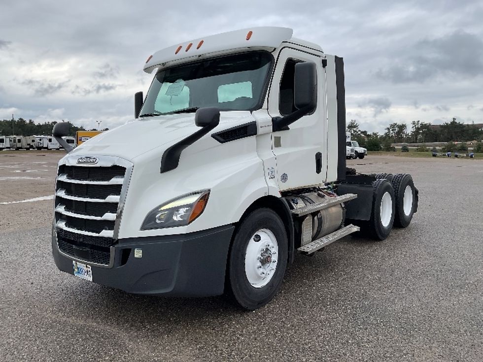 Day Cab Tractor-Heavy Duty Tractors-Freightliner-2020-T11664ST-Gaylord-MI-185,576\n\t\tmiles-$ 59,000 - Image 3