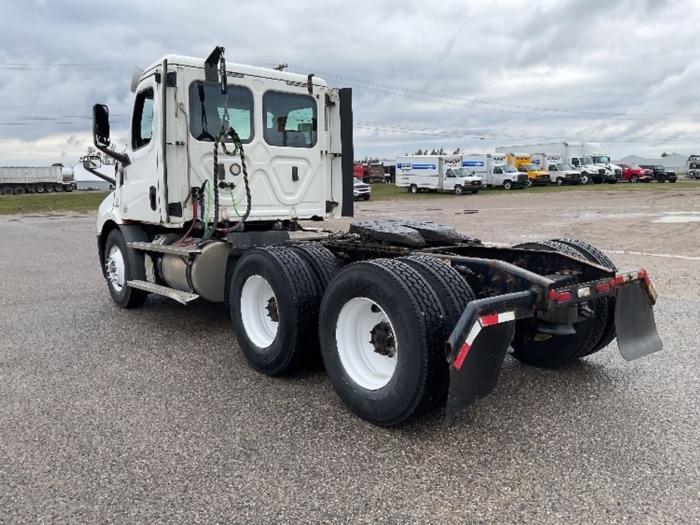 Day Cab Tractor-Heavy Duty Tractors-Freightliner-2020-T11664ST-Gaylord-MI-185,576\n\t\tmiles-$ 59,000 - Image 5