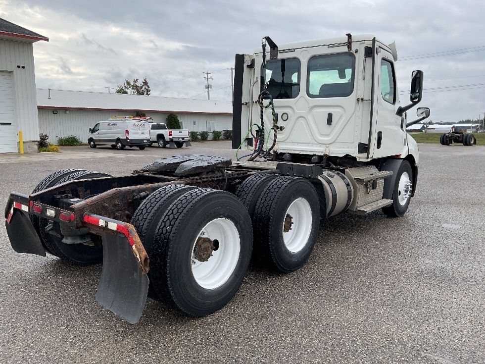 Day Cab Tractor-Heavy Duty Tractors-Freightliner-2020-T11664ST-Gaylord-MI-185,576\n\t\tmiles-$ 59,000 - Image 7