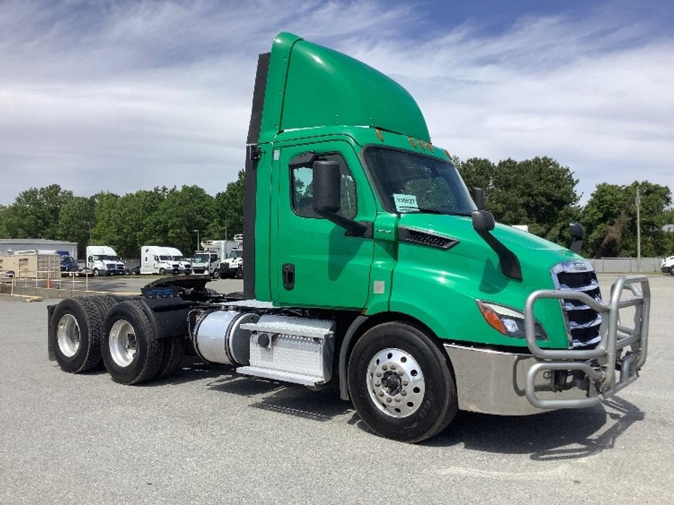 Day Cab Tractor-Heavy Duty Tractors-Freightliner-2020-T11664ST-Goldsboro-NC-309,288\n\t\tmiles-$ 53,250 - Image 1