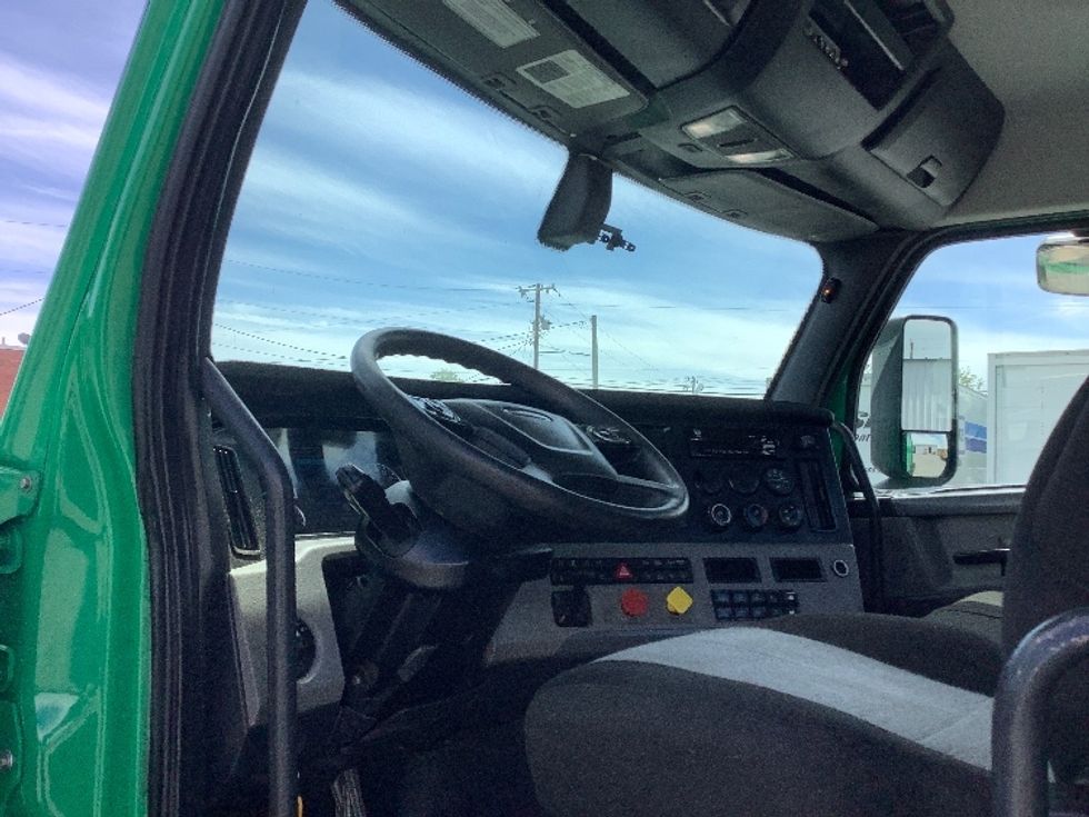 Day Cab Tractor-Heavy Duty Tractors-Freightliner-2020-T11664ST-Goldsboro-NC-309,288\n\t\tmiles-$ 53,250 - Image 10