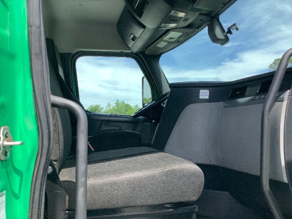 Day Cab Tractor-Heavy Duty Tractors-Freightliner-2020-T11664ST-Goldsboro-NC-309,288\n\t\tmiles-$ 53,250 - Image 14