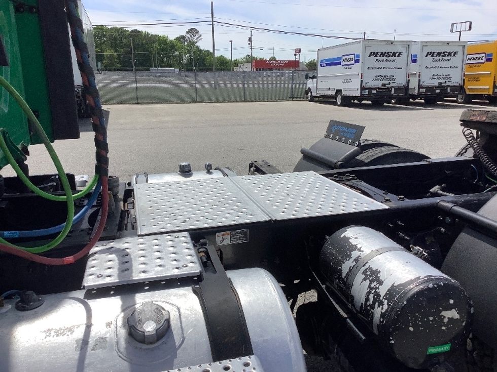 Day Cab Tractor-Heavy Duty Tractors-Freightliner-2020-T11664ST-Goldsboro-NC-309,288\n\t\tmiles-$ 53,250 - Image 17