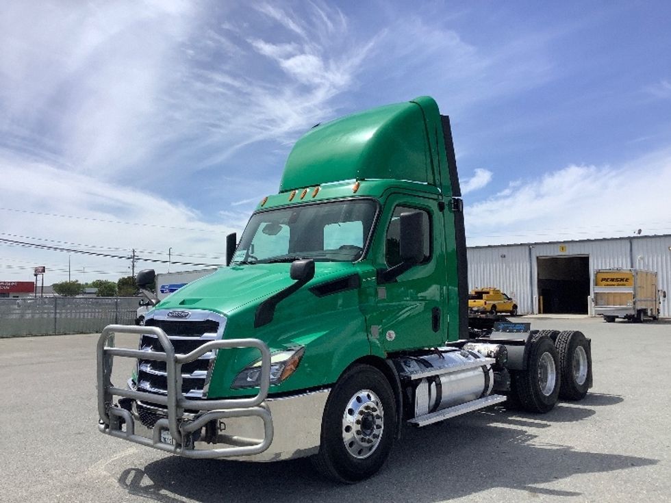 Day Cab Tractor-Heavy Duty Tractors-Freightliner-2020-T11664ST-Goldsboro-NC-309,288\n\t\tmiles-$ 53,250 - Image 3