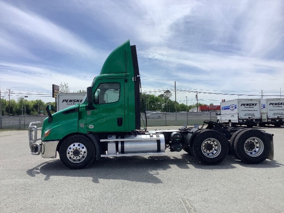 Day Cab Tractor-Heavy Duty Tractors-Freightliner-2020-T11664ST-Goldsboro-NC-309,288\n\t\tmiles-$ 53,250 - Image 4