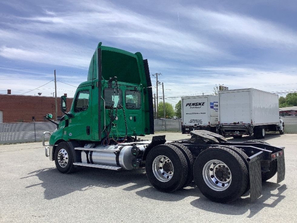 Day Cab Tractor-Heavy Duty Tractors-Freightliner-2020-T11664ST-Goldsboro-NC-309,288\n\t\tmiles-$ 53,250 - Image 5