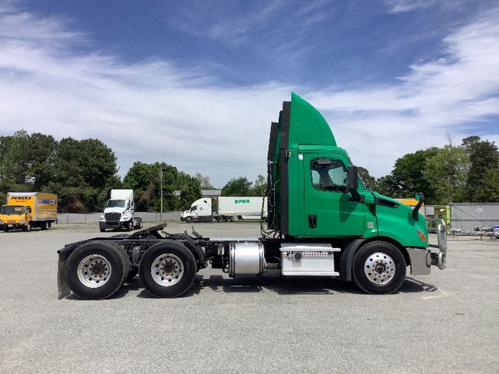 Day Cab Tractor-Heavy Duty Tractors-Freightliner-2020-T11664ST-Goldsboro-NC-309,288\n\t\tmiles-$ 53,250 - Image 8