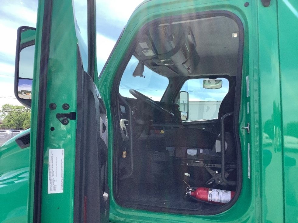 Day Cab Tractor-Heavy Duty Tractors-Freightliner-2020-T11664ST-Goldsboro-NC-309,288\n\t\tmiles-$ 53,250 - Image 9