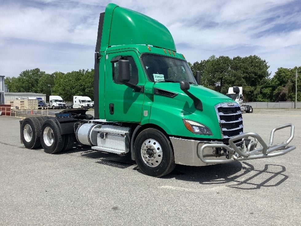 Day Cab Tractor-Heavy Duty Tractors-Freightliner-2020-T11664ST-Goldsboro-NC-63,930\n\t\tmiles-$ 68,000 - Image 1