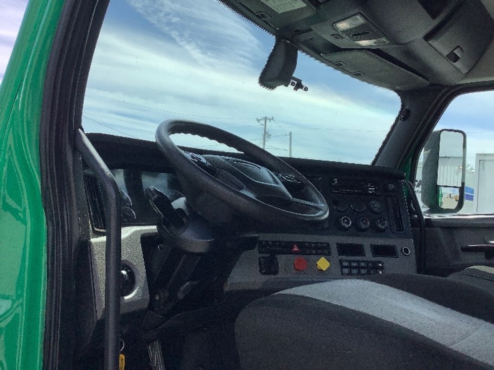 Day Cab Tractor-Heavy Duty Tractors-Freightliner-2020-T11664ST-Goldsboro-NC-63,930\n\t\tmiles-$ 68,000 - Image 10