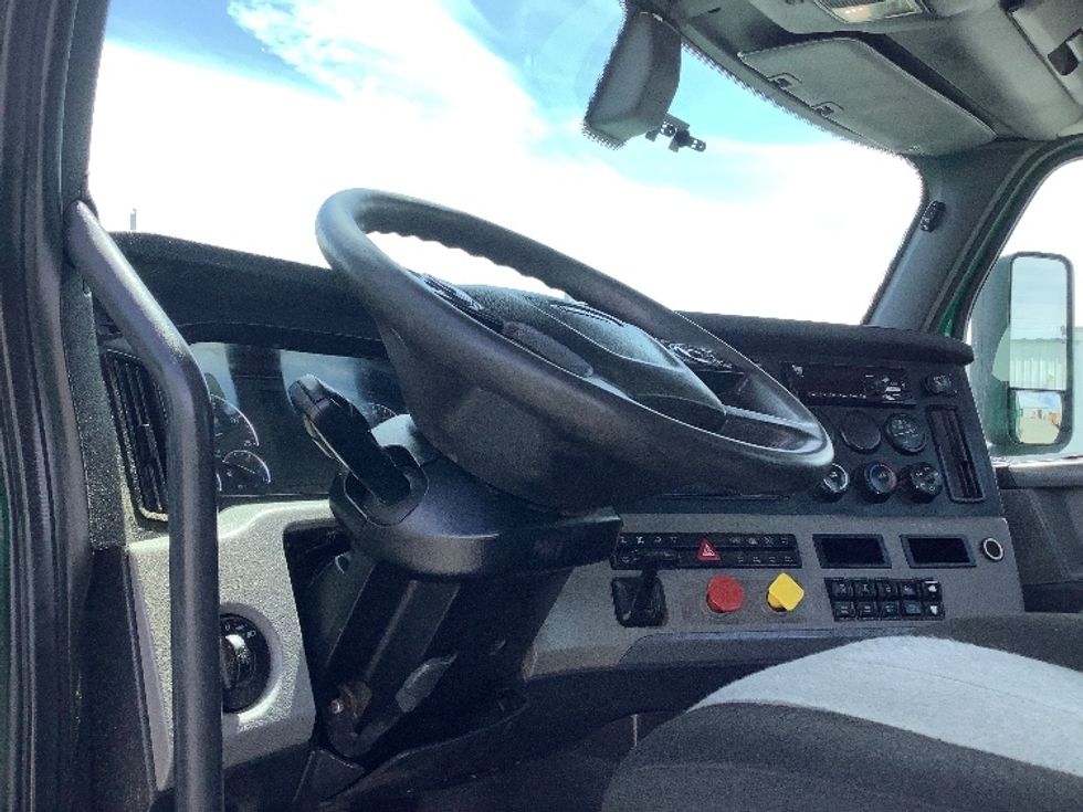 Day Cab Tractor-Heavy Duty Tractors-Freightliner-2020-T11664ST-Goldsboro-NC-63,930\n\t\tmiles-$ 68,000 - Image 11