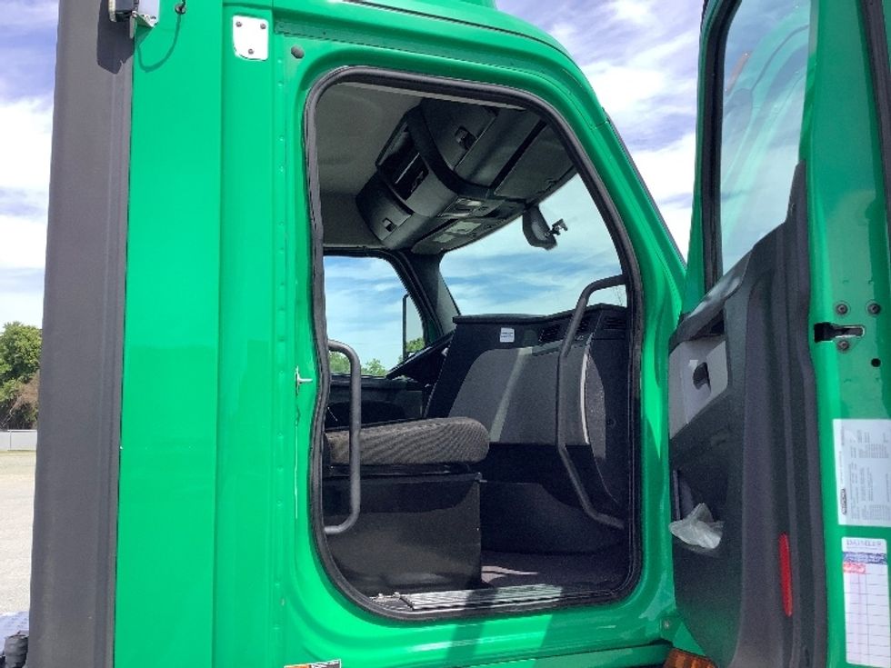Day Cab Tractor-Heavy Duty Tractors-Freightliner-2020-T11664ST-Goldsboro-NC-63,930\n\t\tmiles-$ 68,000 - Image 12