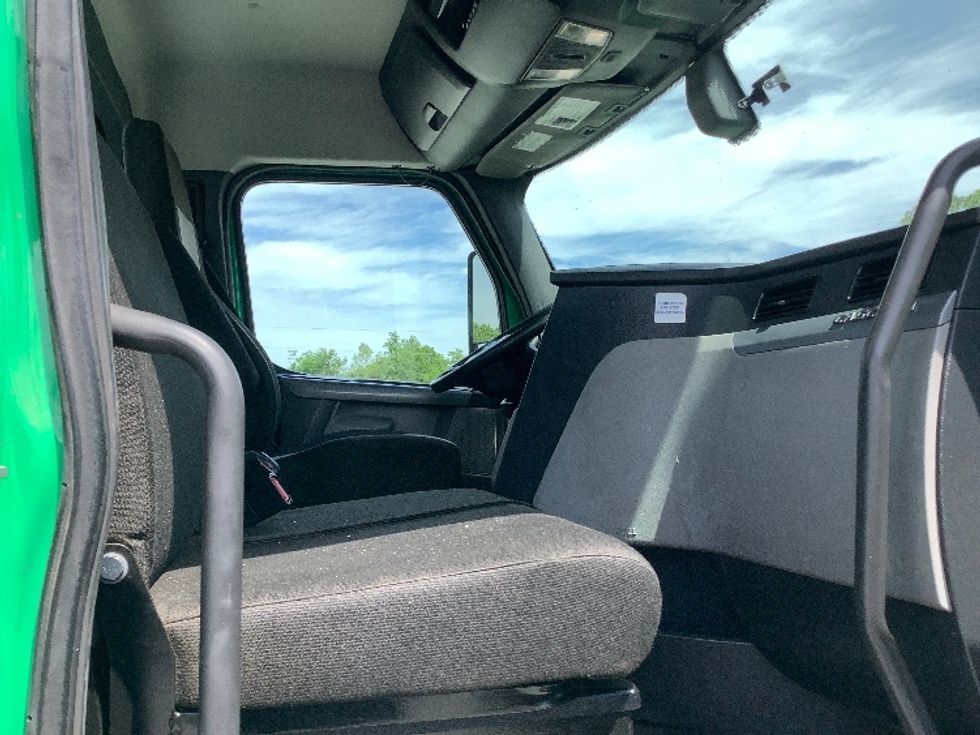 Day Cab Tractor-Heavy Duty Tractors-Freightliner-2020-T11664ST-Goldsboro-NC-63,930\n\t\tmiles-$ 68,000 - Image 13