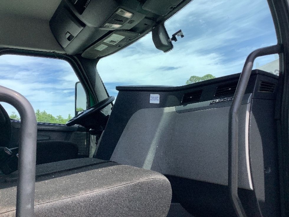 Day Cab Tractor-Heavy Duty Tractors-Freightliner-2020-T11664ST-Goldsboro-NC-63,930\n\t\tmiles-$ 68,000 - Image 14