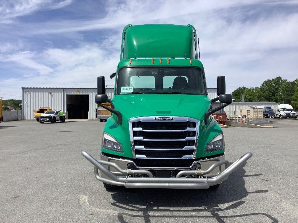 Day Cab Tractor-Heavy Duty Tractors-Freightliner-2020-T11664ST-Goldsboro-NC-63,930\n\t\tmiles-$ 68,000 - Image 2