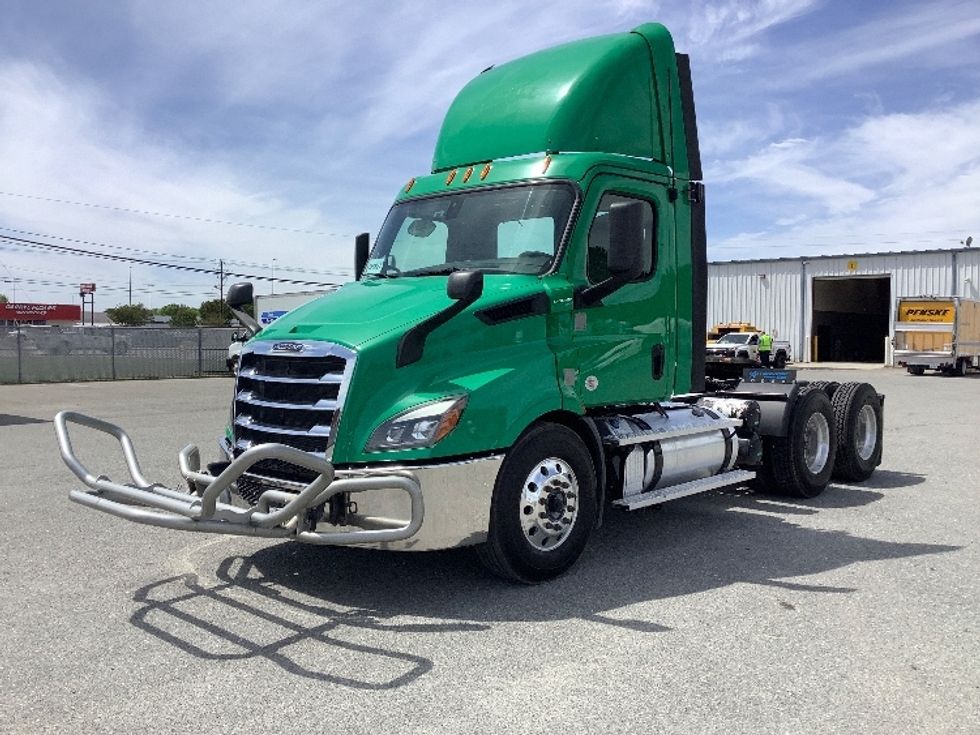 Day Cab Tractor-Heavy Duty Tractors-Freightliner-2020-T11664ST-Goldsboro-NC-63,930\n\t\tmiles-$ 68,000 - Image 3