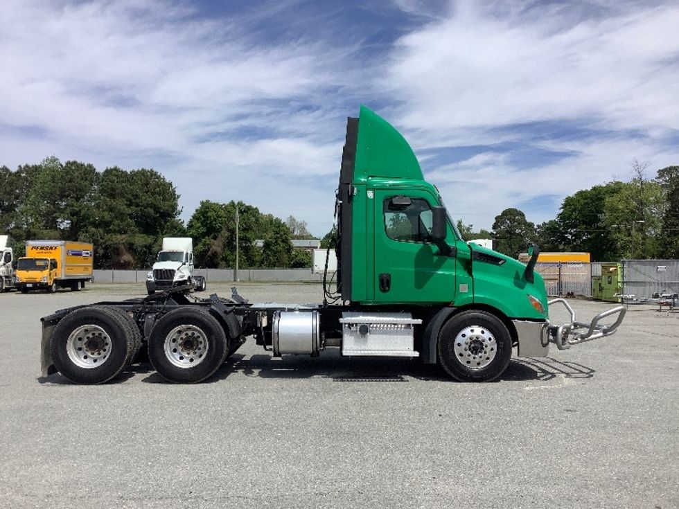 Day Cab Tractor-Heavy Duty Tractors-Freightliner-2020-T11664ST-Goldsboro-NC-63,930\n\t\tmiles-$ 68,000 - Image 8