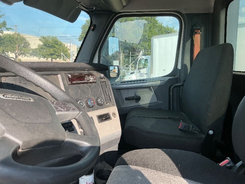 Day Cab Tractor-Heavy Duty Tractors-Freightliner-2020-T11664ST-Grand Prairie-TX-200,139\n\t\tmiles-$ 61,250 - Image 10