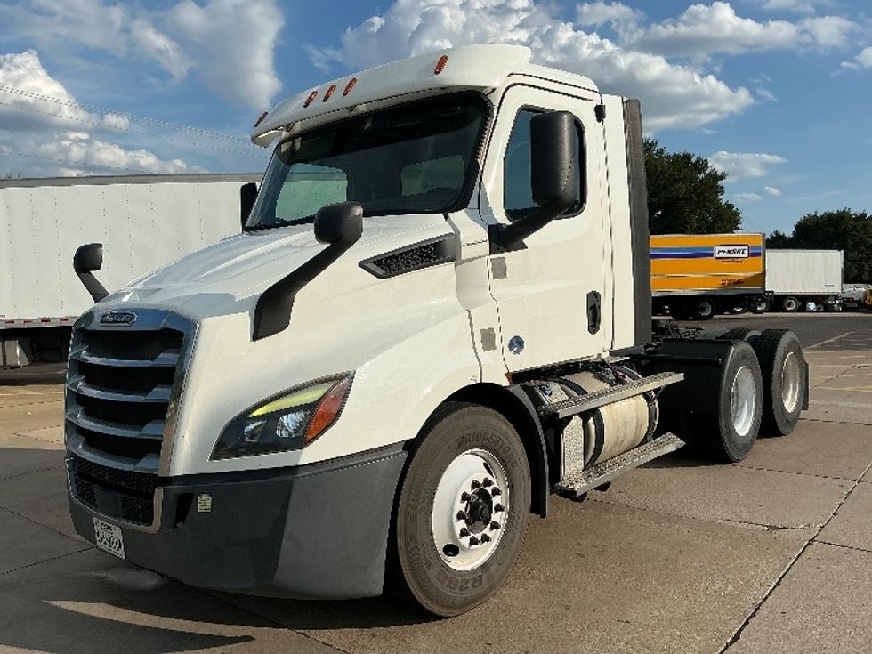 Day Cab Tractor-Heavy Duty Tractors-Freightliner-2020-T11664ST-Grand Prairie-TX-200,139\n\t\tmiles-$ 61,250 - Image 3
