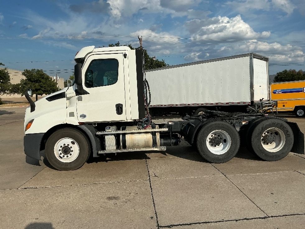 Day Cab Tractor-Heavy Duty Tractors-Freightliner-2020-T11664ST-Grand Prairie-TX-200,139\n\t\tmiles-$ 61,250 - Image 4