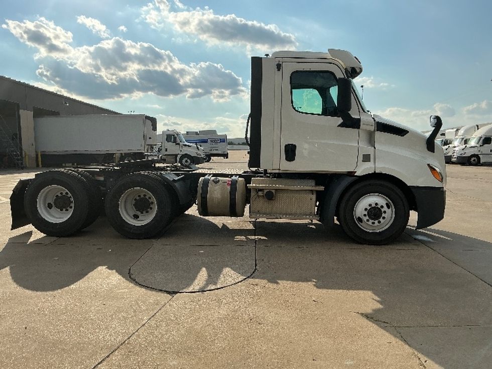 Day Cab Tractor-Heavy Duty Tractors-Freightliner-2020-T11664ST-Grand Prairie-TX-200,139\n\t\tmiles-$ 61,250 - Image 8