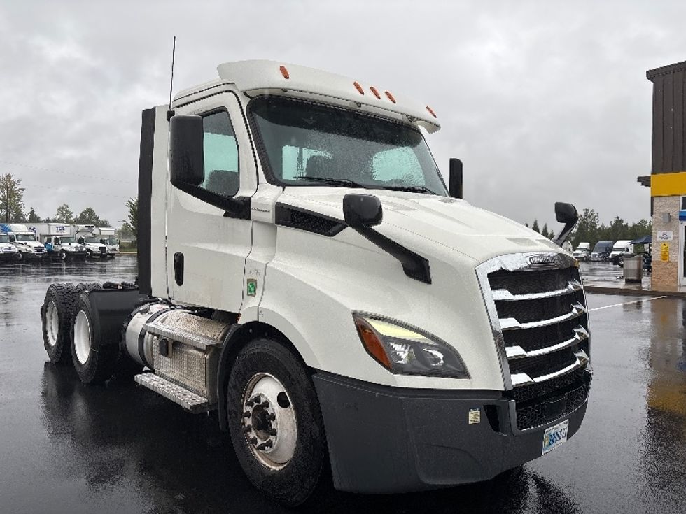 Day Cab Tractor-Heavy Duty Tractors-Freightliner-2020-T11664ST-Greensboro-NC-145,872\n\t\tmiles-$ 64,250 - Image 1