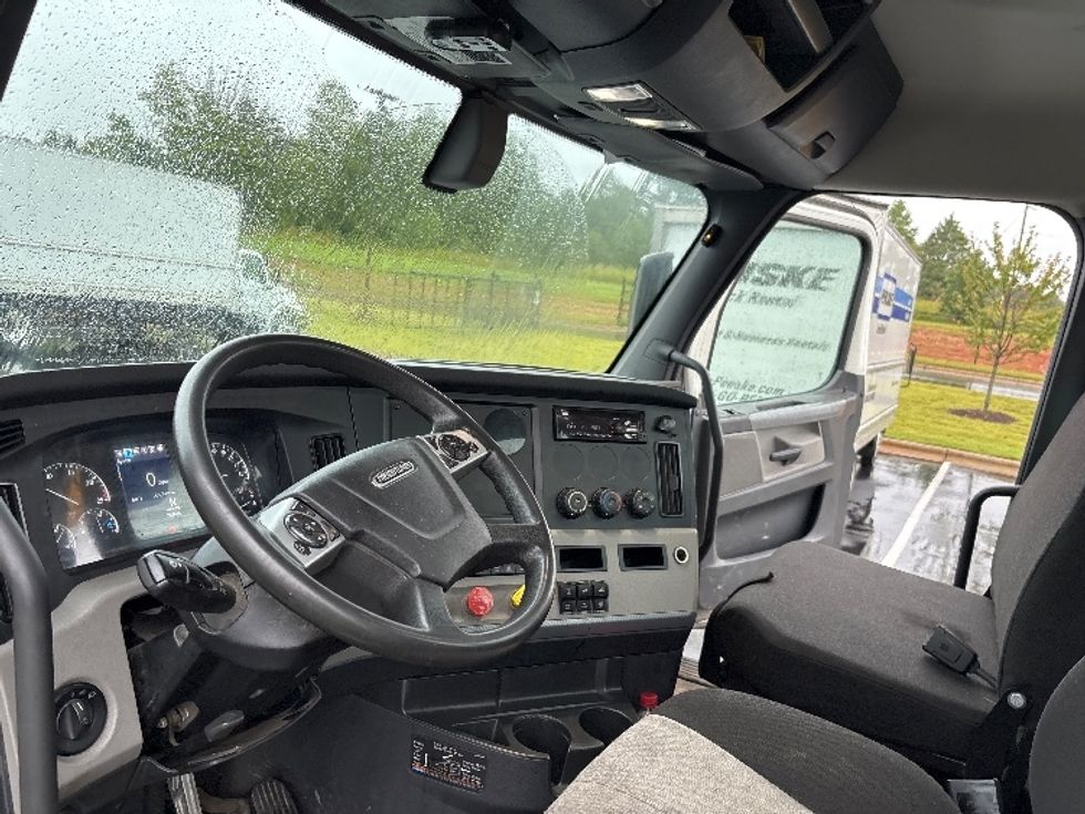 Day Cab Tractor-Heavy Duty Tractors-Freightliner-2020-T11664ST-Greensboro-NC-145,872\n\t\tmiles-$ 64,250 - Image 10