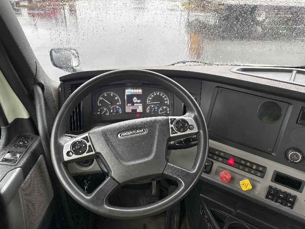 Day Cab Tractor-Heavy Duty Tractors-Freightliner-2020-T11664ST-Greensboro-NC-145,872\n\t\tmiles-$ 64,250 - Image 11