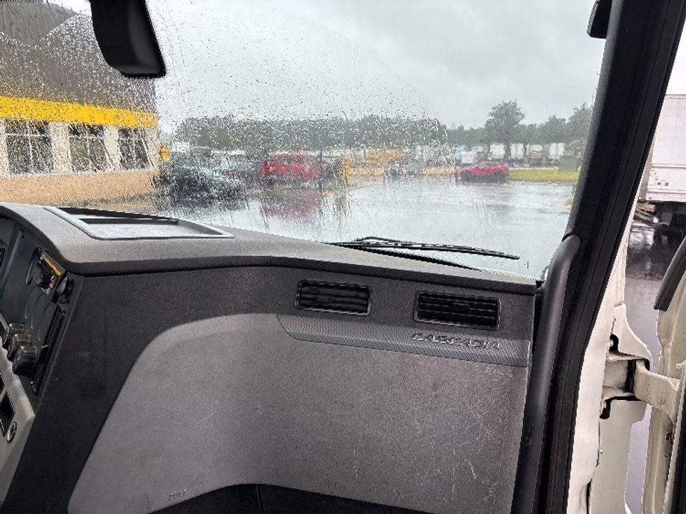 Day Cab Tractor-Heavy Duty Tractors-Freightliner-2020-T11664ST-Greensboro-NC-145,872\n\t\tmiles-$ 64,250 - Image 13