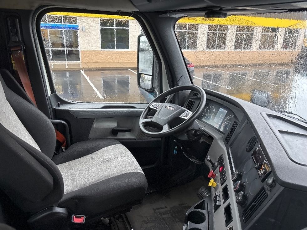 Day Cab Tractor-Heavy Duty Tractors-Freightliner-2020-T11664ST-Greensboro-NC-145,872\n\t\tmiles-$ 64,250 - Image 14