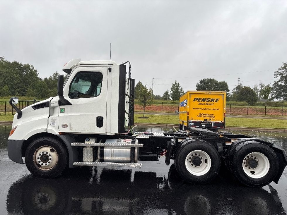 Day Cab Tractor-Heavy Duty Tractors-Freightliner-2020-T11664ST-Greensboro-NC-145,872\n\t\tmiles-$ 64,250 - Image 4