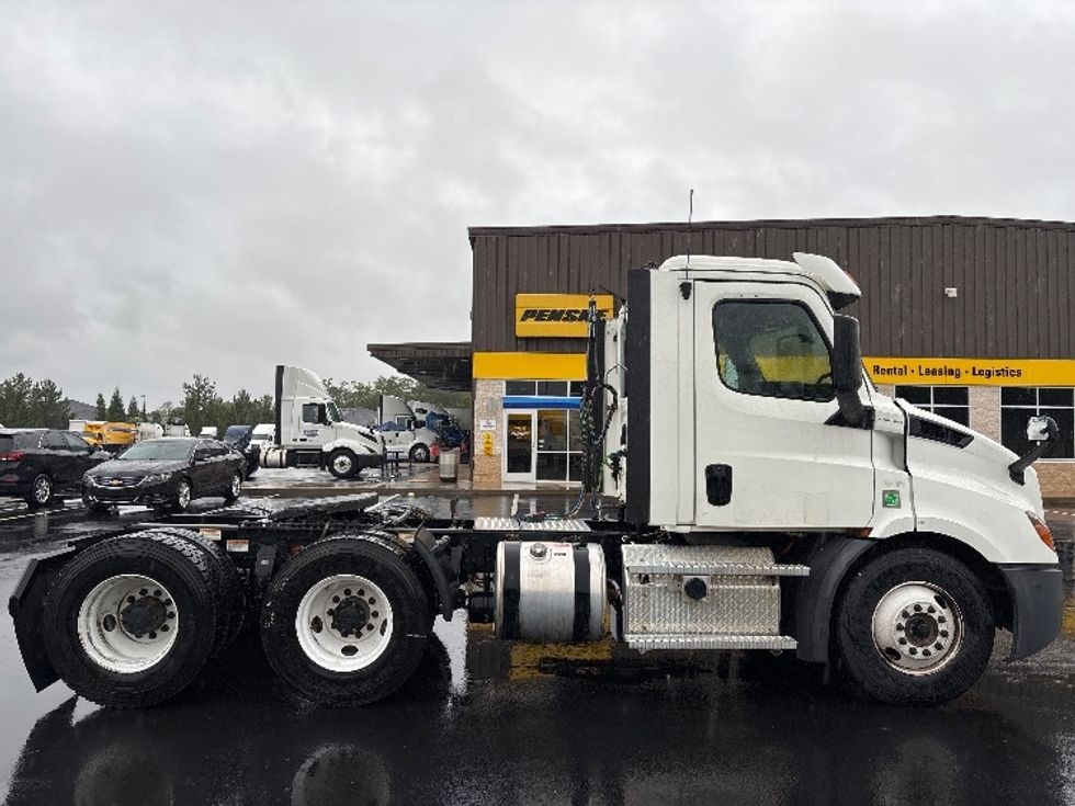 Day Cab Tractor-Heavy Duty Tractors-Freightliner-2020-T11664ST-Greensboro-NC-145,872\n\t\tmiles-$ 64,250 - Image 8