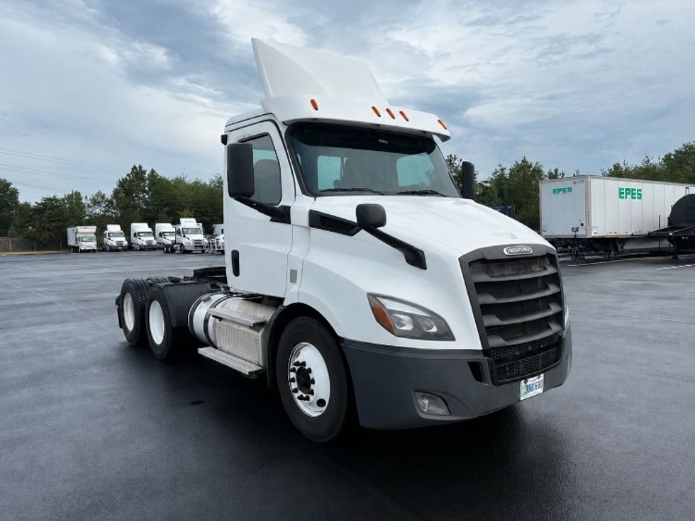 Day Cab Tractor-Heavy Duty Tractors-Freightliner-2020-T11664ST-Greenville-SC-470,081\n\t\tmiles-$ 42,000 - Image 1