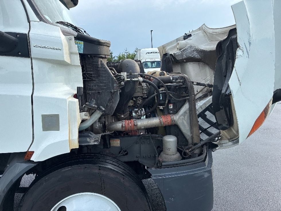 Day Cab Tractor-Heavy Duty Tractors-Freightliner-2020-T11664ST-Greenville-SC-470,081\n\t\tmiles-$ 42,000 - Image 15